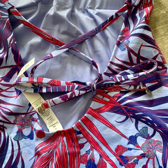 Lululemon weave the waves one-piece size6 - Picture 6 of 8